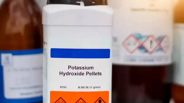 Truy quét 4 kho hàng: Bắt giữ CEO cầm đầu đường dây sản xuất sữa giả chứa chất cấm nguy hiểm, tuồn ra thị trường suốt 20 năm - Ảnh 2