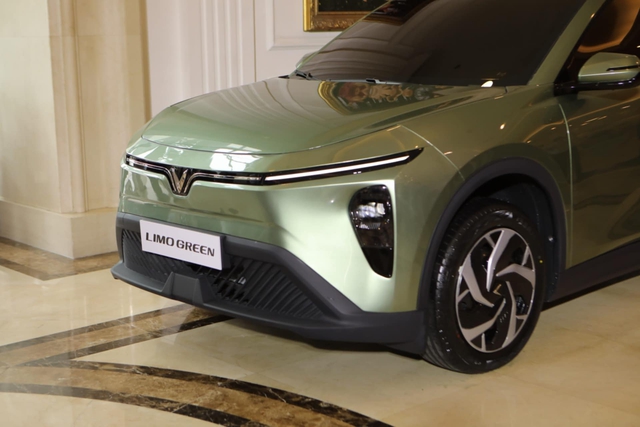 Ảnh thật xe VinFast chỉ do 1 người Việt thiết kế: To ngang Innova rẻ hơn gần 100 triệu, bảo hành ra sao? - Ảnh 2