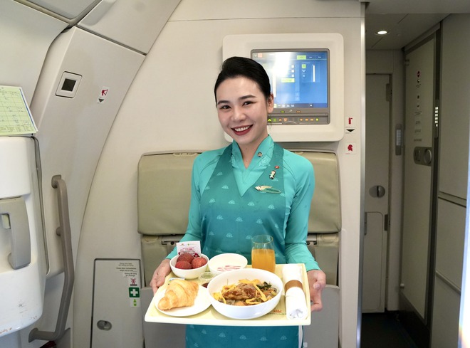 Vải trứng Hưng Yên được mang bán trên trời! - Ảnh 3