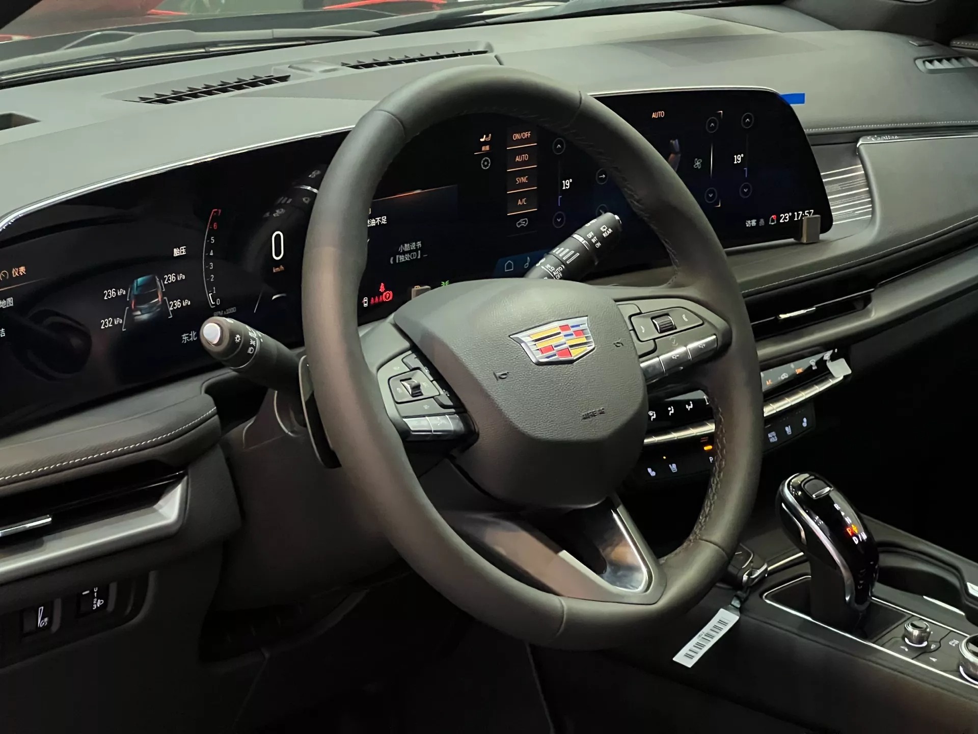 Cuộc đua giá xe Trung Quốc khắc nghiệt thế nào: Xe sang Cadillac có giá chỉ bằng Mazda3 Việt Nam - Ảnh 6