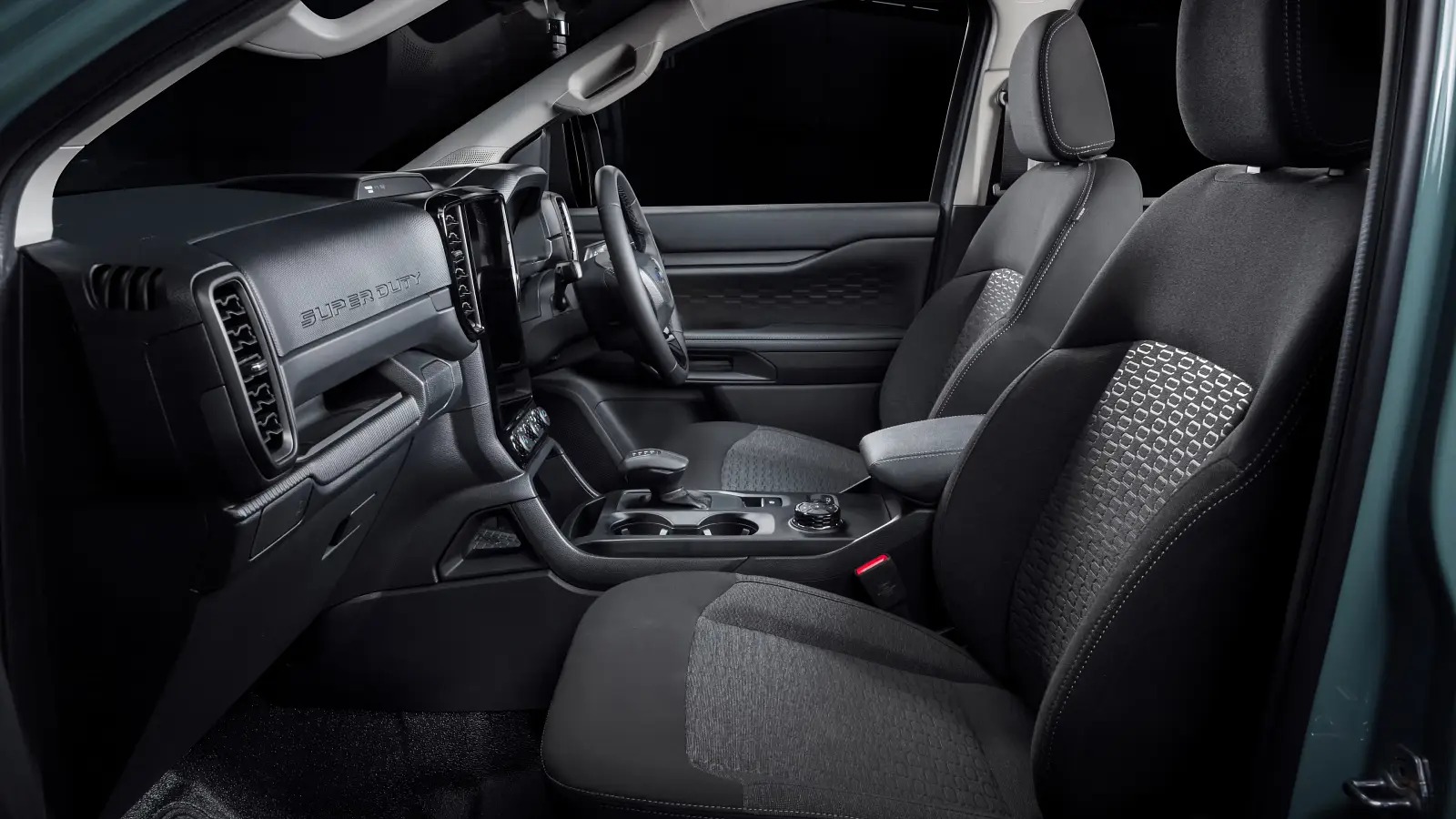 Ford Ranger 'siêu trường' giá gấp đôi bản thường, vẫn phải thêm tiền để có 'thùng hàng' đúng nghĩa, máy V6 chỉ 206 mã lực, kéo được 4,5 tấn hàng - Ảnh 9