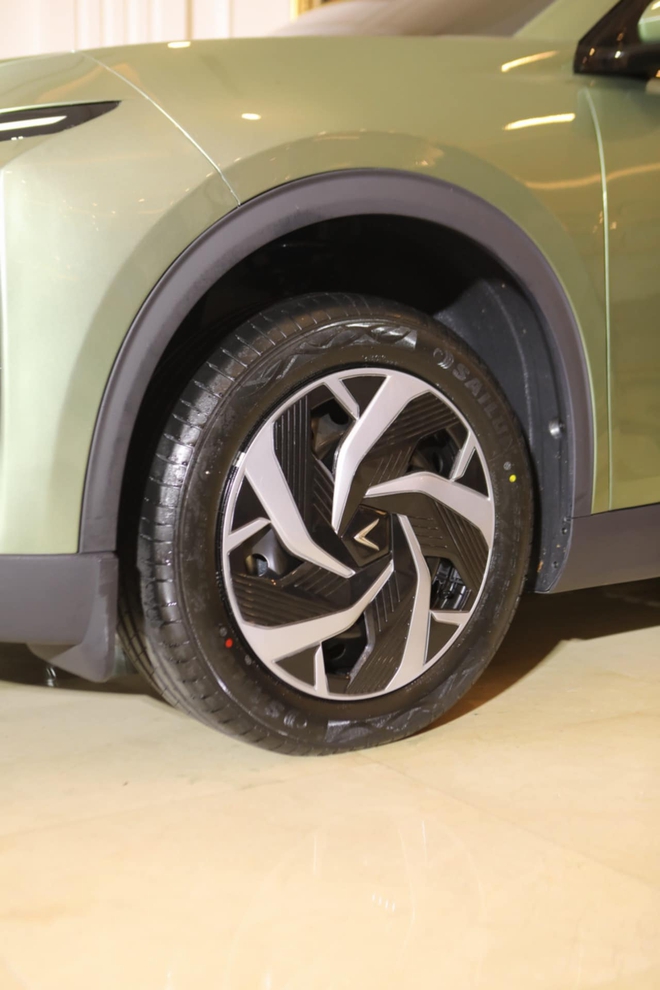 Ảnh thật xe VinFast chỉ do 1 người Việt thiết kế: To ngang Innova rẻ hơn gần 100 triệu, bảo hành ra sao? - Ảnh 6