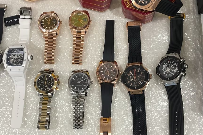 Đế chế hàng giả online trị giá hơn 160 tỷ đồng bị bóc trần, tịch thu loạt siêu xe, hàng trăm món đồ xa xỉ - Ảnh 3