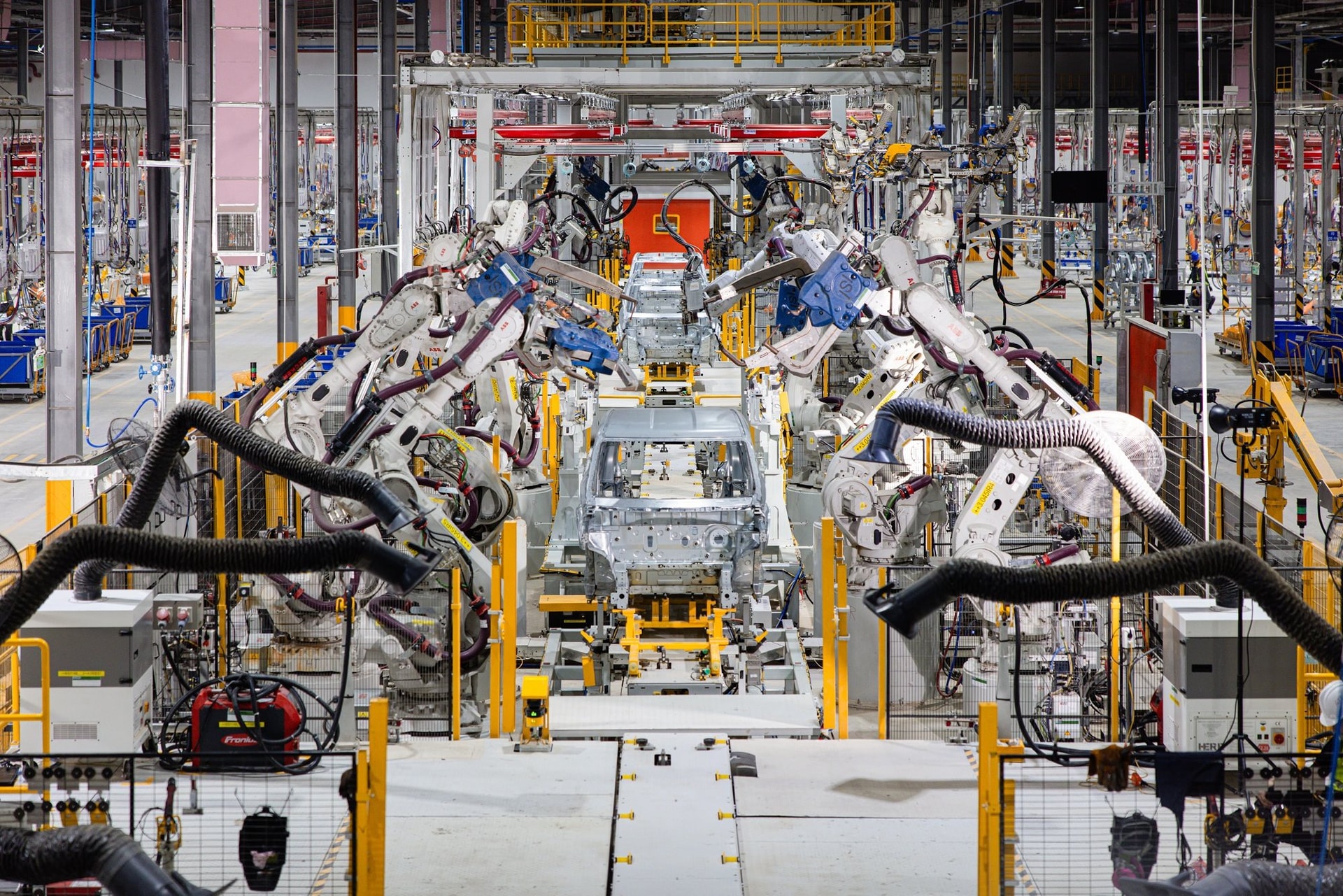 Bên trong nhà máy VinFast Hà Tĩnh hiện đại hàng đầu VN: Mỗi giờ xuất xưởng 35 xe, quy trình nghiêm ngặt - Ảnh 4