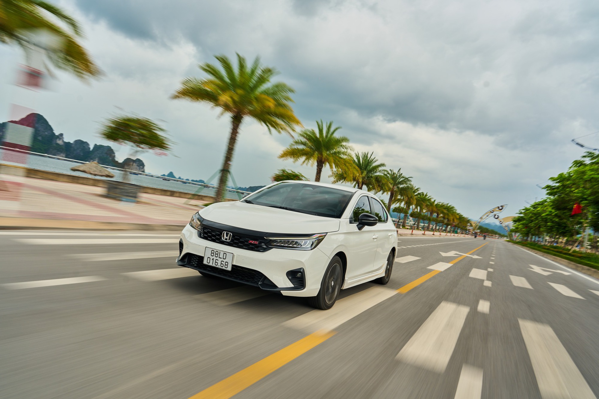 Mua loạt xe phổ thông này tiết kiệm hàng chục tới cả trăm triệu đồng phí lăn bánh: Nhiều phân khúc từ sedan tới SUV, bán tải - Ảnh 1