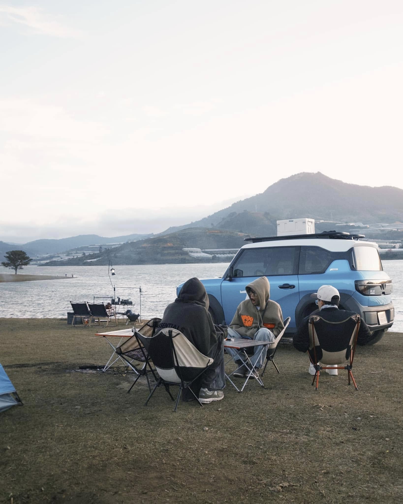 Tậu VinFast VF 3 dù đã có Ranger Raptor và Territory, 2 influencer ngành thời trang chia sẻ: ‘Lái bốc, dính ghế, định nghĩa cho phong cách gen Z’ - Ảnh 3