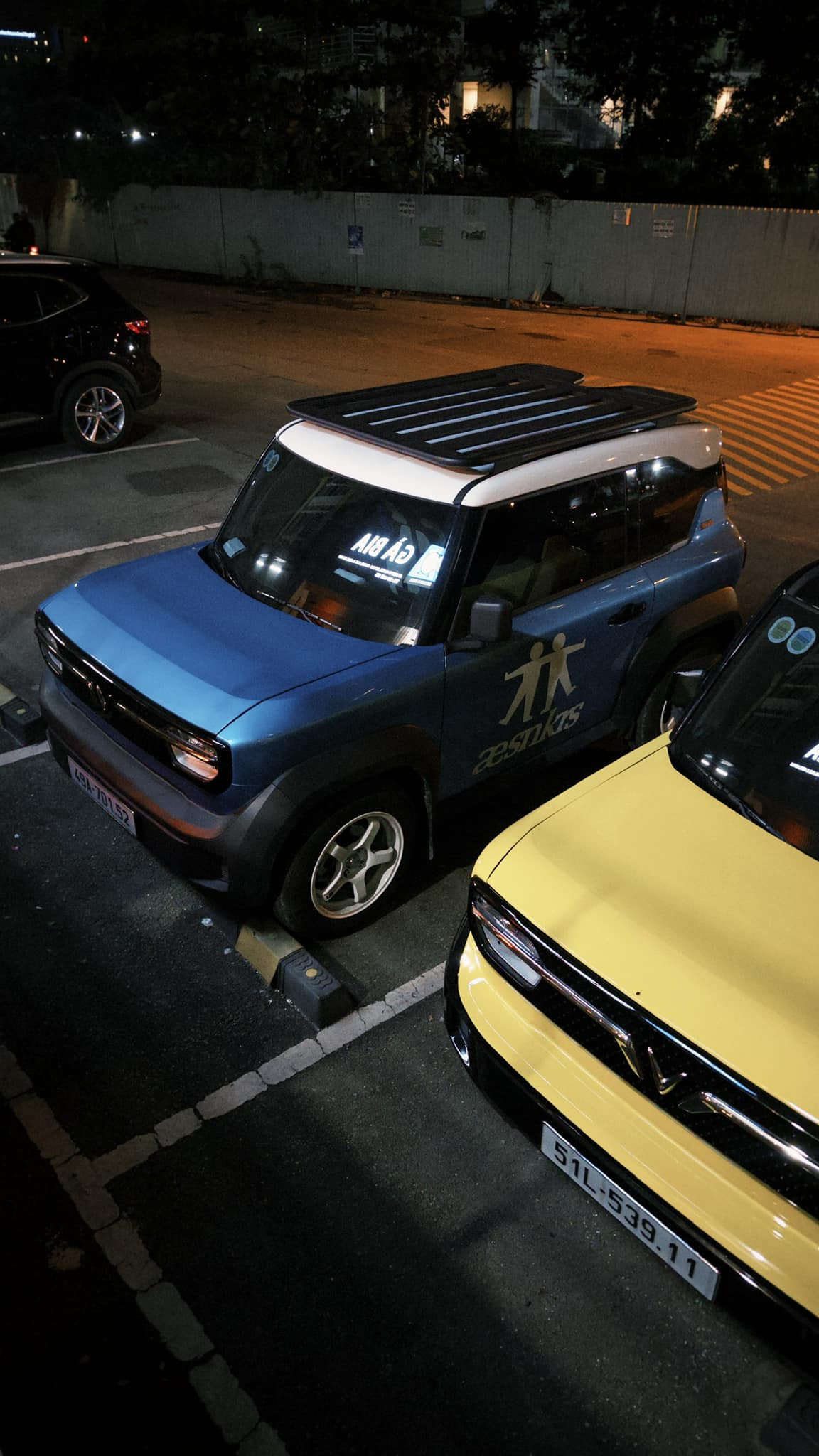 Tậu VinFast VF 3 dù đã có Ranger Raptor và Territory, 2 influencer ngành thời trang chia sẻ: ‘Lái bốc, dính ghế, định nghĩa cho phong cách gen Z’ - Ảnh 7