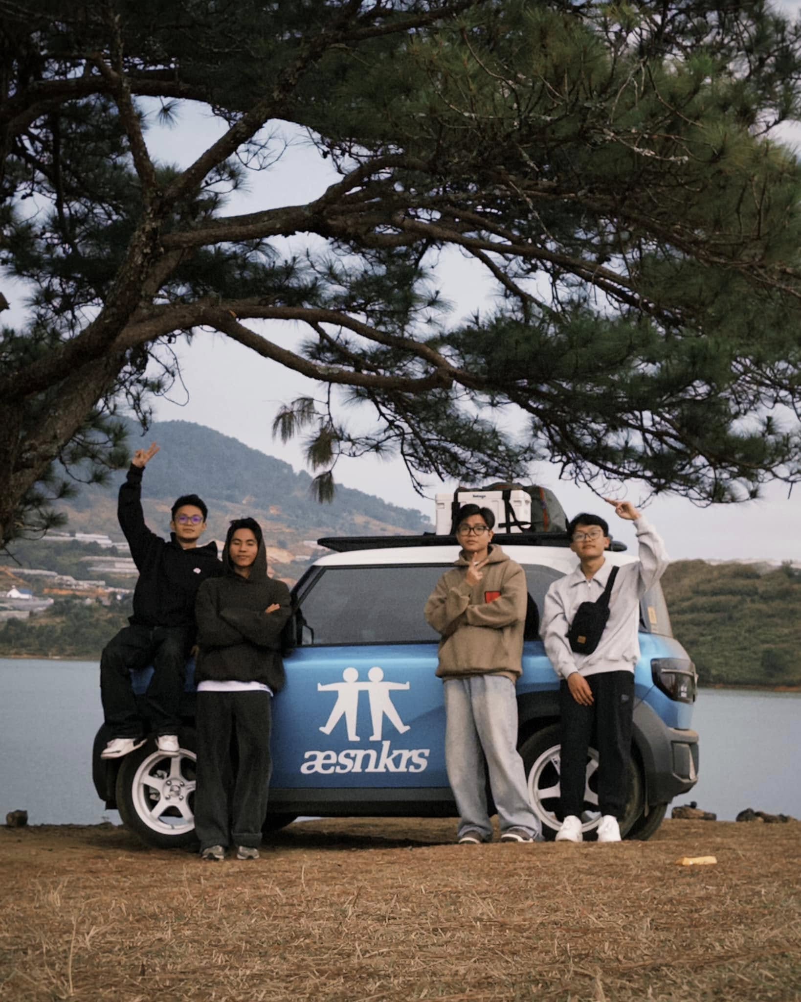 Tậu VinFast VF 3 dù đã có Ranger Raptor và Territory, 2 influencer ngành thời trang chia sẻ: ‘Lái bốc, dính ghế, định nghĩa cho phong cách gen Z’ - Ảnh 4