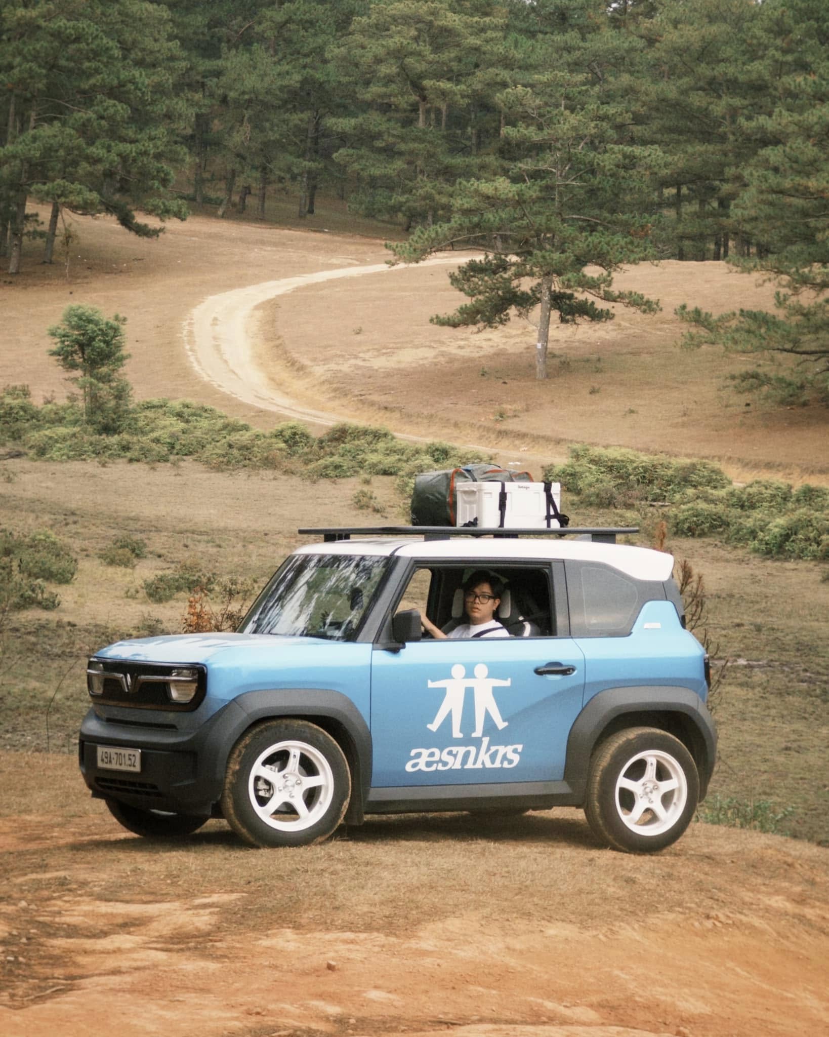 Tậu VinFast VF 3 dù đã có Ranger Raptor và Territory, 2 influencer ngành thời trang chia sẻ: ‘Lái bốc, dính ghế, định nghĩa cho phong cách gen Z’ - Ảnh 2