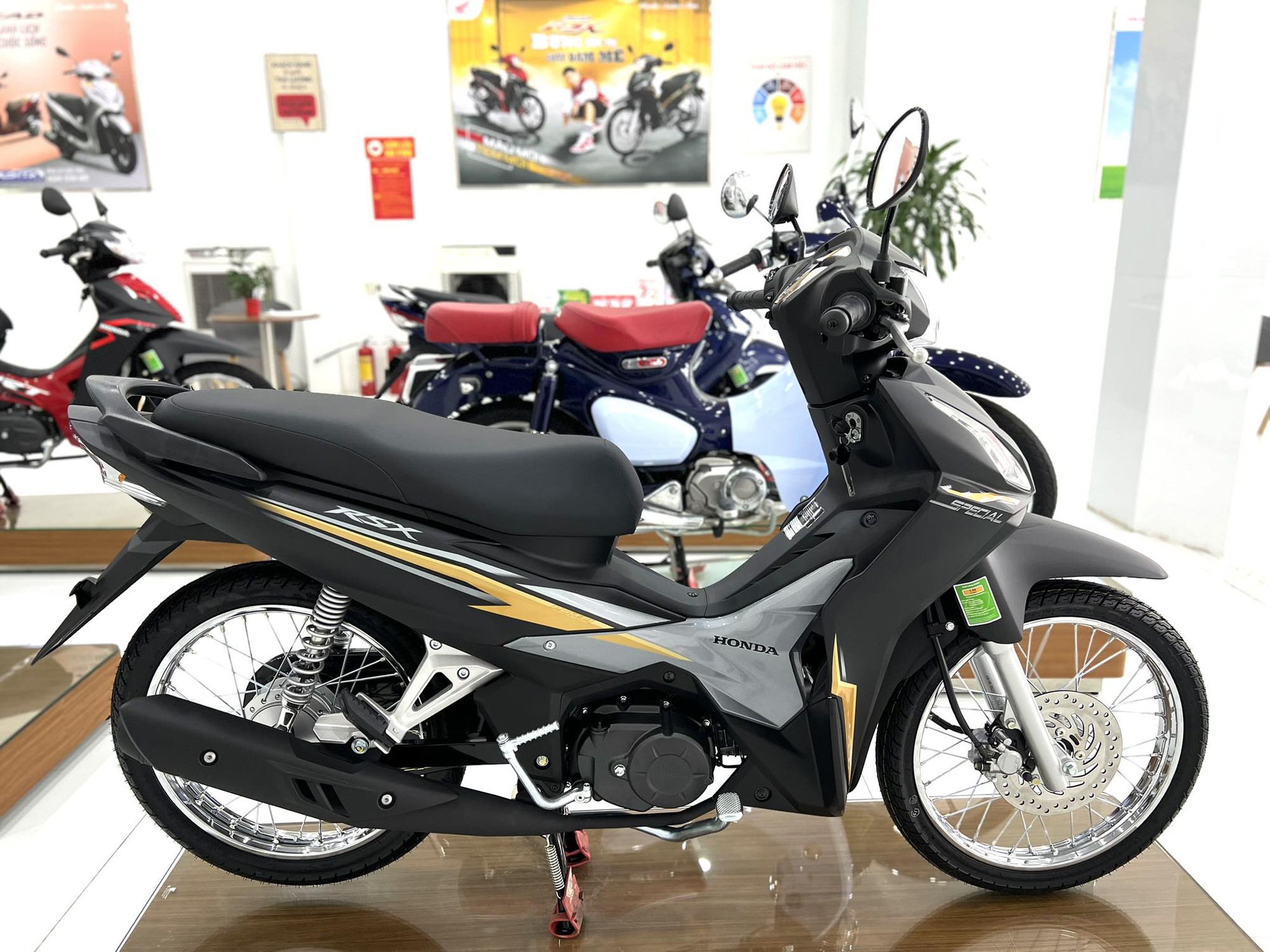 Xe máy số “siêu tiết kiệm” của Honda bất ngờ giảm sâu, chỉ tốn 1,56 lit/100 km - Ảnh 3