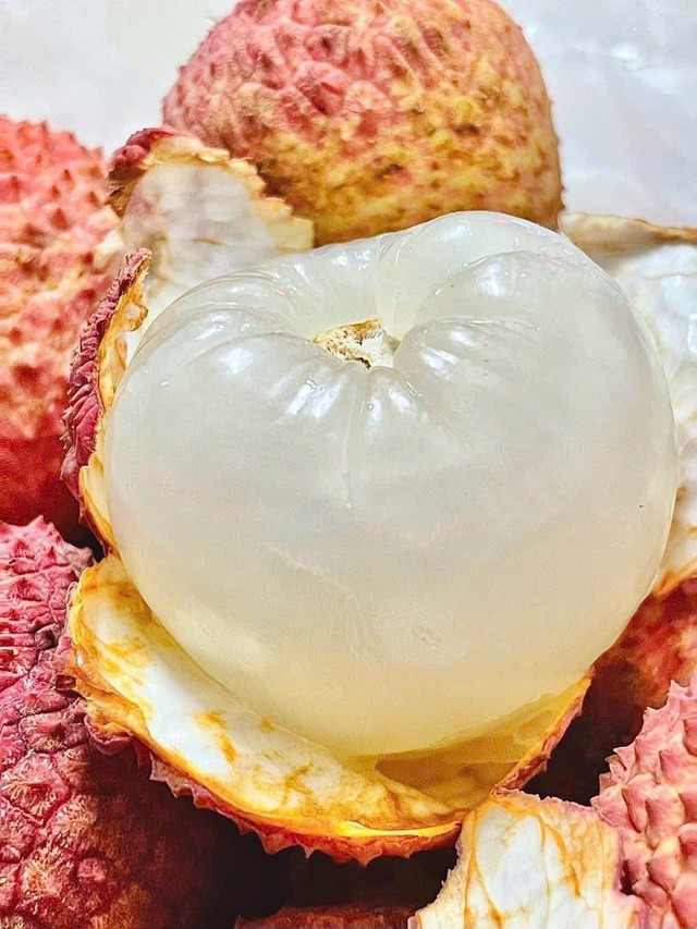 Loại vải hơn 10.000đ/quả, to bằng trứng gà: Người ăn nhận xét "Chưa bao giờ ăn vải nào ngon thế này" - Ảnh 6