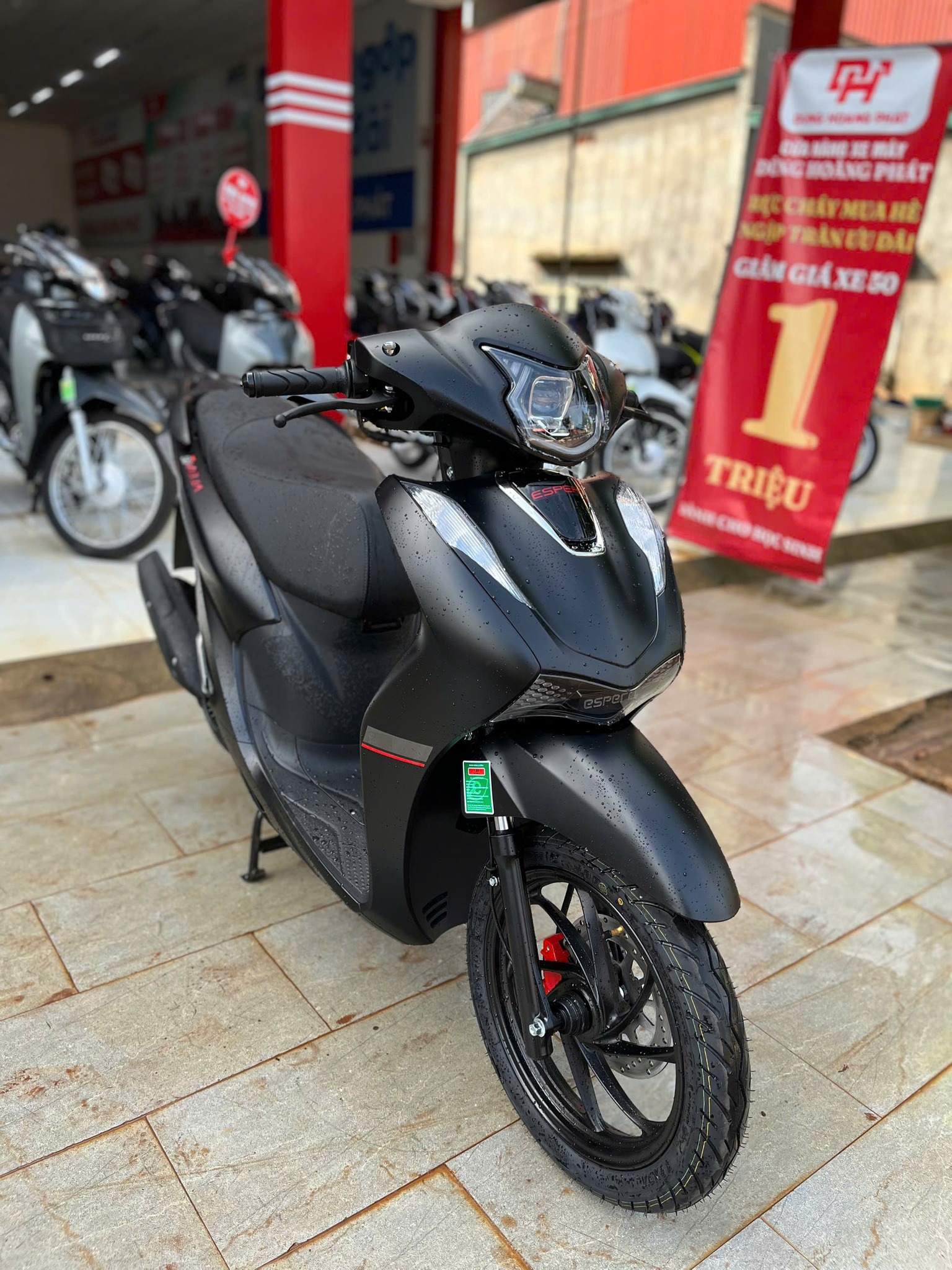 Xe ga 'Made in Vietnam' giá 23 triệu đồng trình làng: Ngoại hình lai Honda Vision - SH, tiết kiệm xăng ấn tượng 1,8L/100km - Ảnh 3