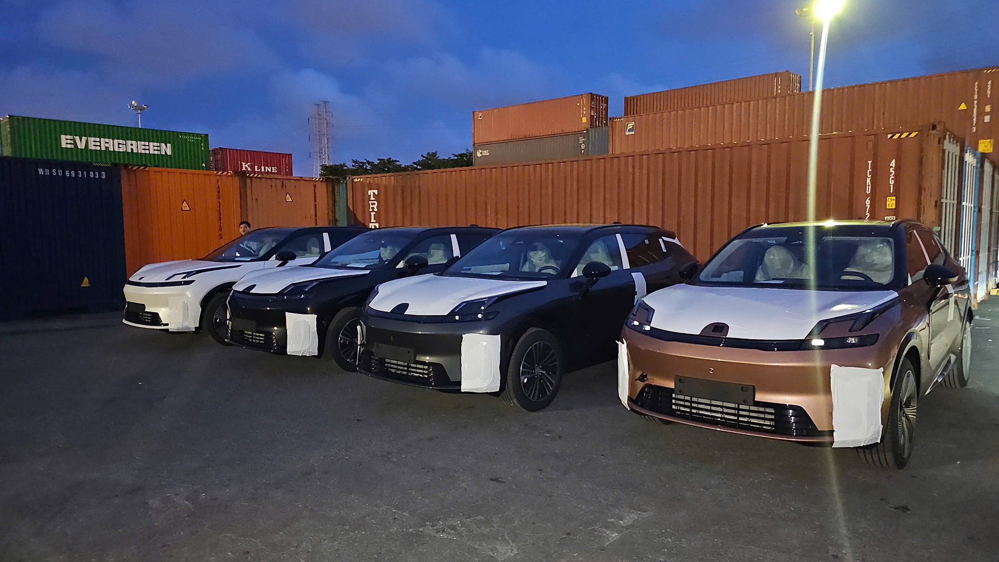 Lô Lynk & Co 08 đầu tiên đã về Việt Nam: Giá dự kiến hơn 1,4 tỷ, 2 phiên bản, đại lý báo ra mắt tháng 7 - Ảnh 1