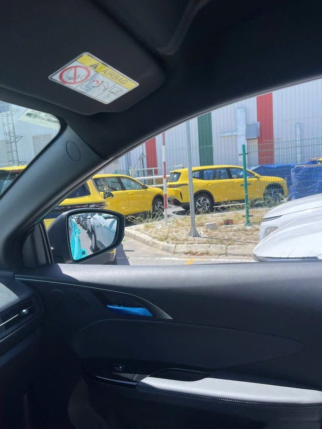 Lộ thêm ảnh thật nội thất VinFast Limo Green, một thứ "lấy" từ xe tiền tỉ? - Ảnh 10