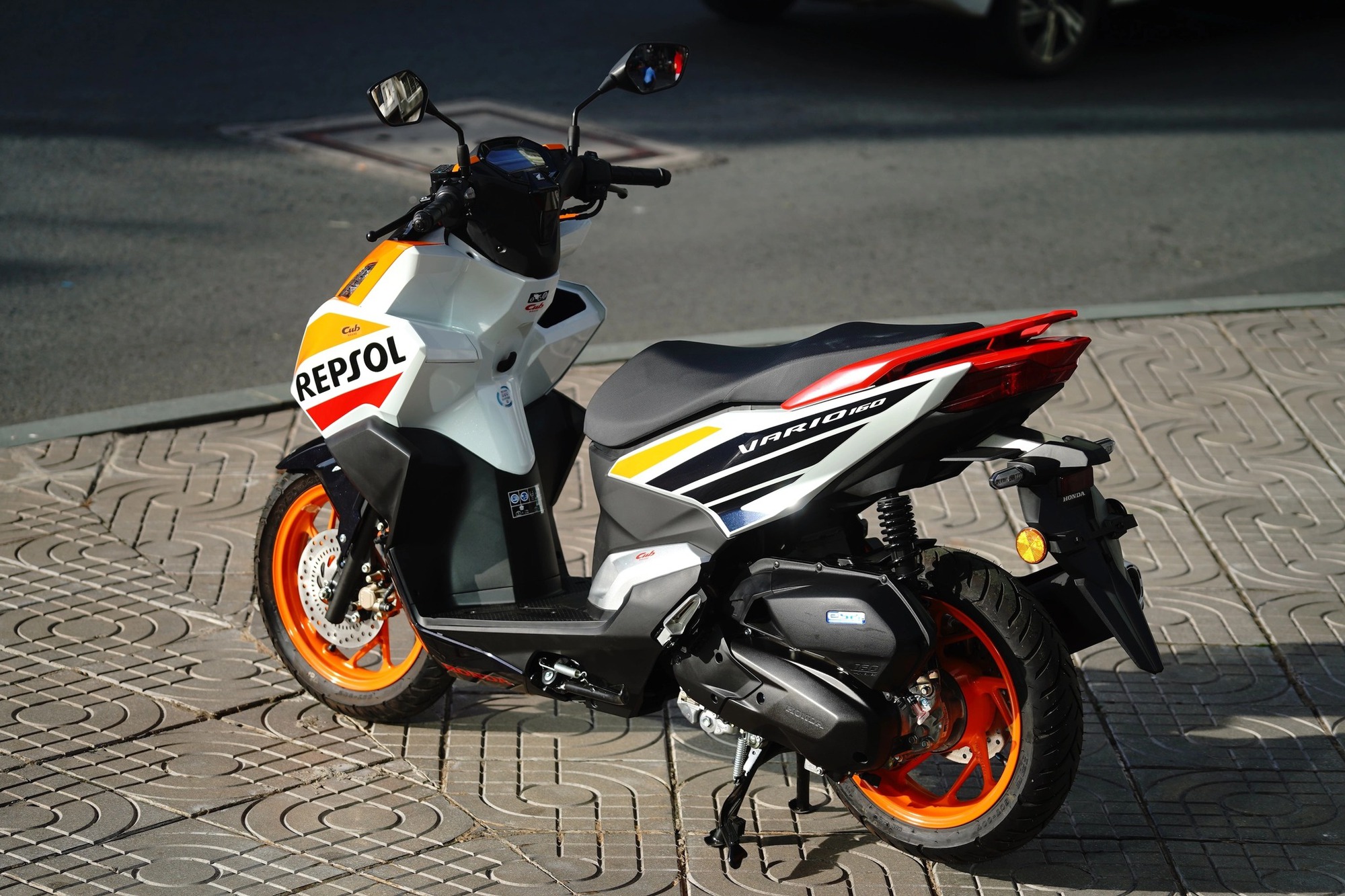 Honda Vario 160 Repsol Edition phiên bản giới hạn vừa ra mắt tại Việt Nam, giá hơn 80 triệu đồng? - Ảnh 2