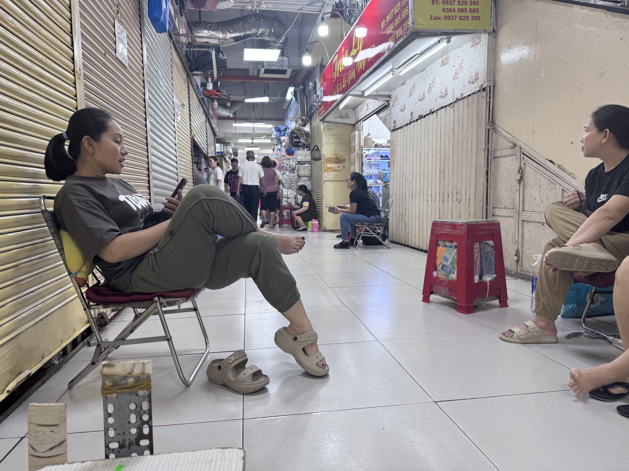 Hàng loạt sạp đóng cửa, sự lo âu bao trùm các chợ lớn ở TP HCM - Ảnh 4