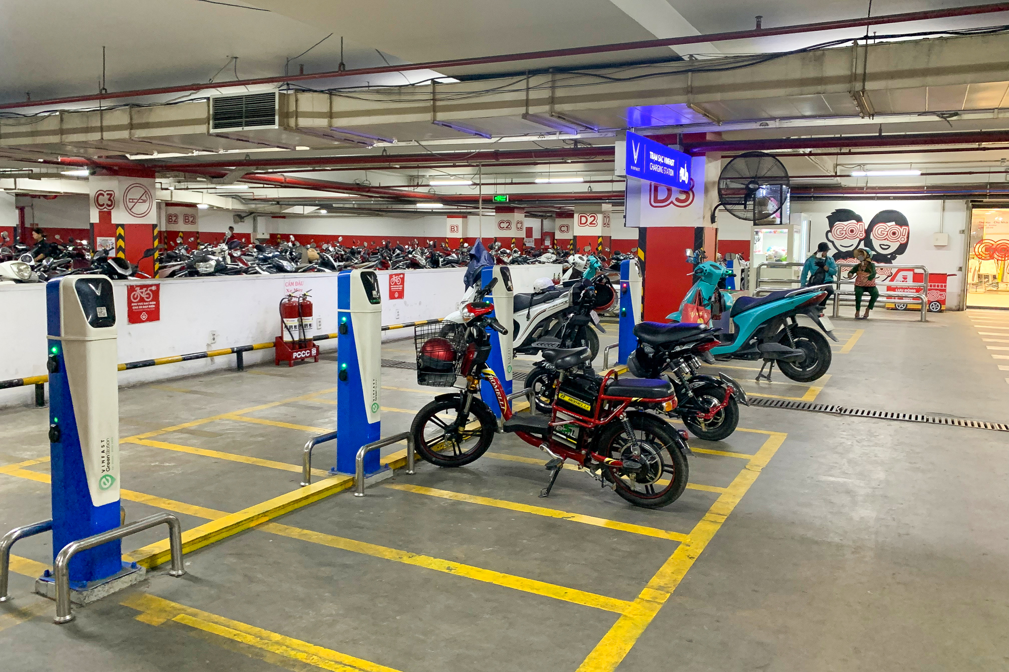 Trạm sạc xe điện phủ khắp nơi, tốc độ triển khai gấp đôi dự kiến, kế hoạch 10.000 tỷ của ông Phạm Nhật Vượng dần thành hiện thực - Ảnh 11