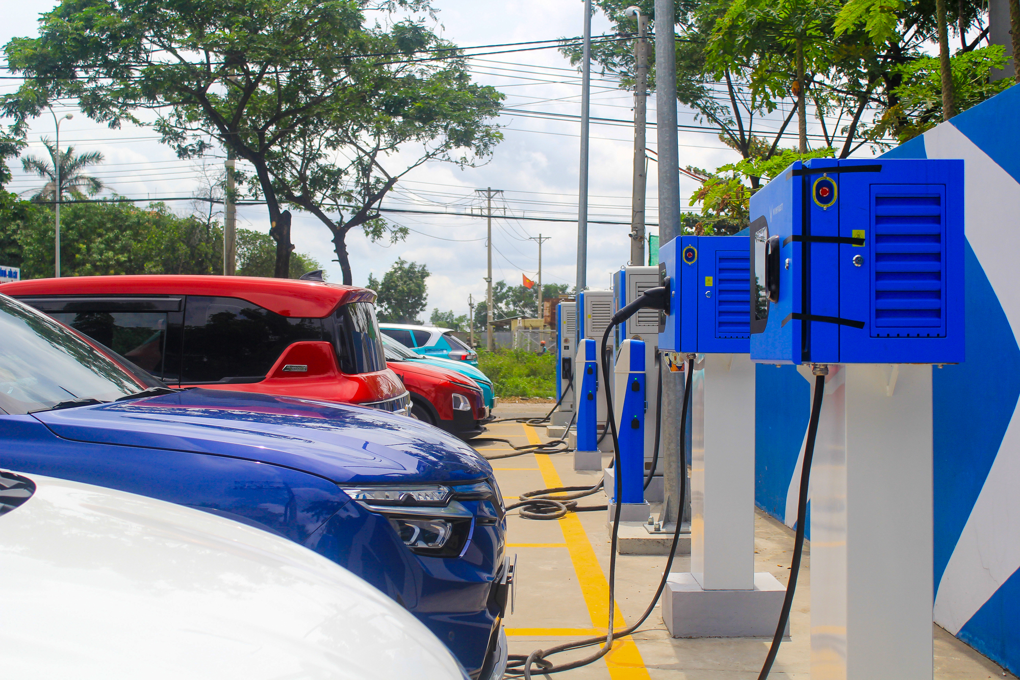 Trạm sạc xe điện phủ khắp nơi, tốc độ triển khai gấp đôi dự kiến, kế hoạch 10.000 tỷ của ông Phạm Nhật Vượng dần thành hiện thực - Ảnh 14