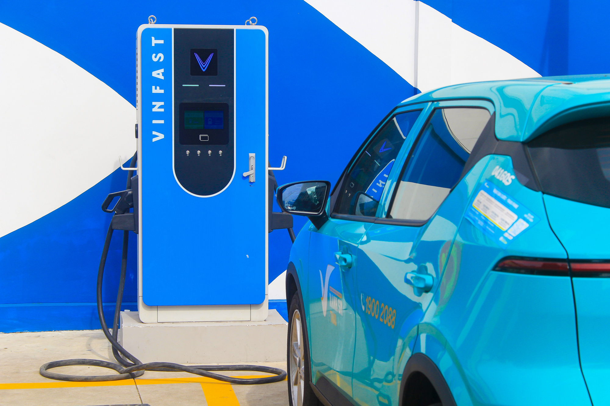 Trạm sạc xe điện phủ khắp nơi, tốc độ triển khai gấp đôi dự kiến, kế hoạch 10.000 tỷ của ông Phạm Nhật Vượng dần thành hiện thực - Ảnh 2