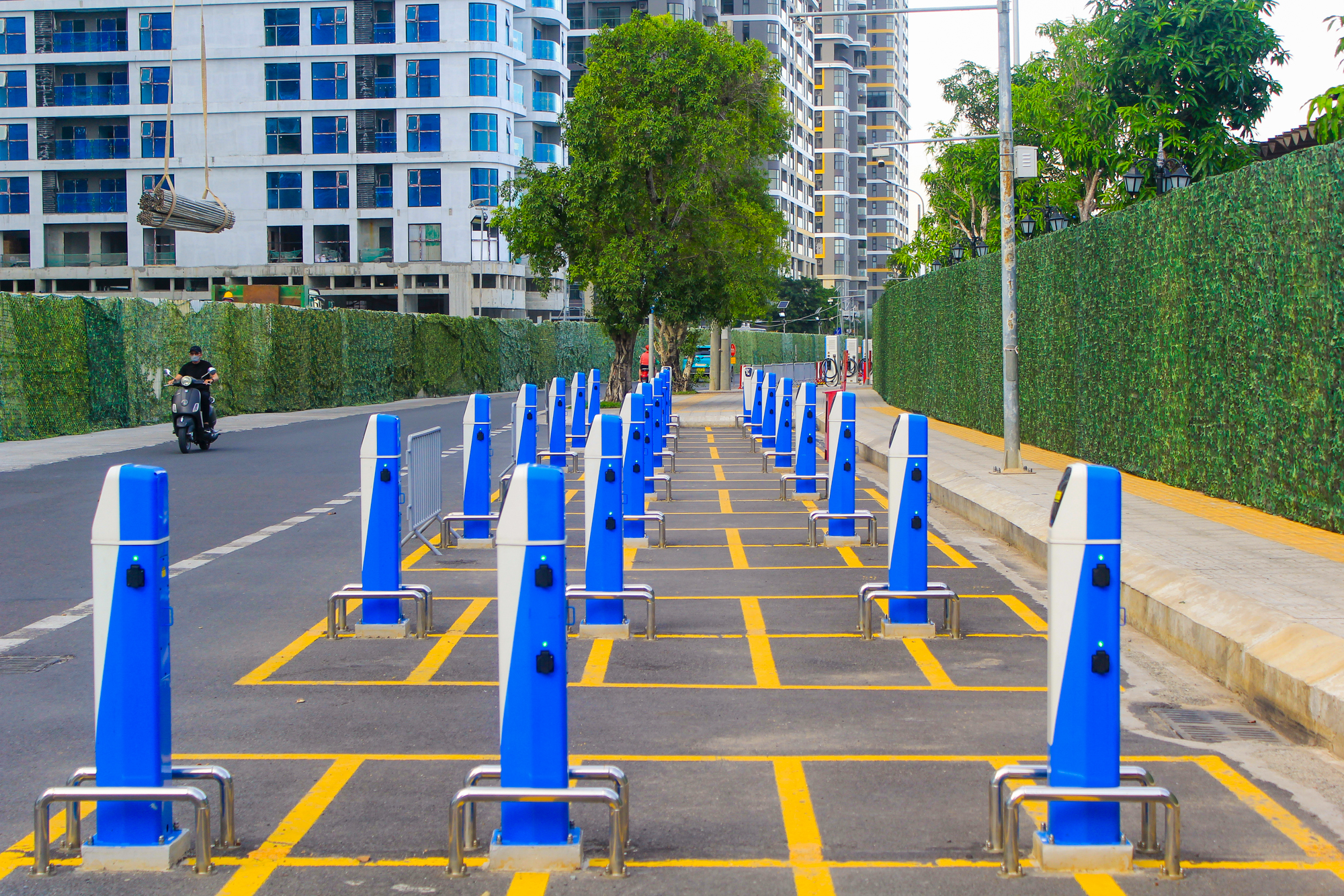 Trạm sạc xe điện phủ khắp nơi, tốc độ triển khai gấp đôi dự kiến, kế hoạch 10.000 tỷ của ông Phạm Nhật Vượng dần thành hiện thực - Ảnh 5