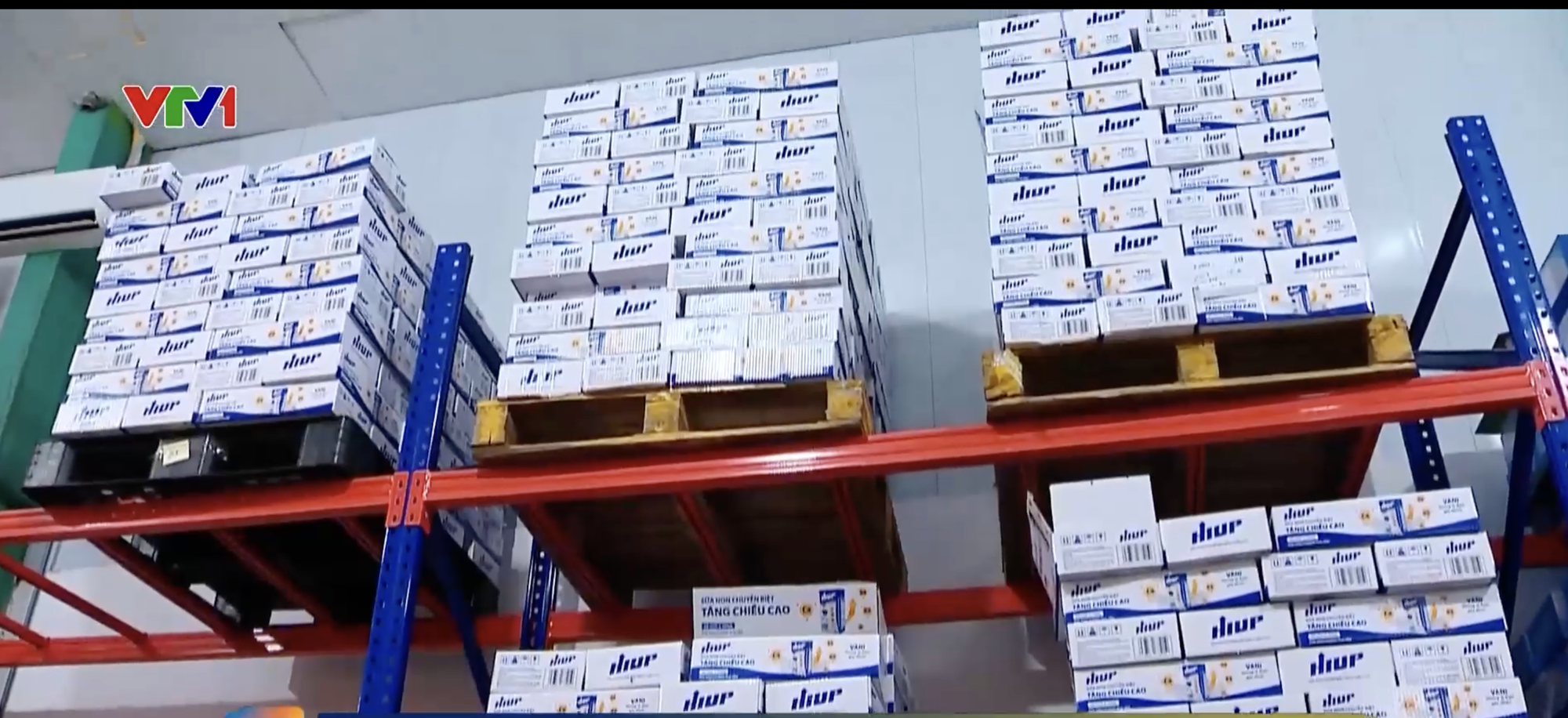 Cận cảnh kho hàng, dây chuyền được quảng bá "hàng đầu" của đường dây sản xuất sữa HIUP 27 giả - Ảnh 3