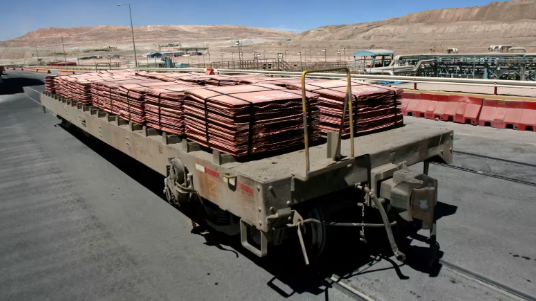 Một mặt hàng ồ ạt được chuyển đến Mỹ do lo ngại thuế quan, chuyên gia cảnh báo tình trạng thiếu hụt khắp nơi trên thế giới - Ảnh 1