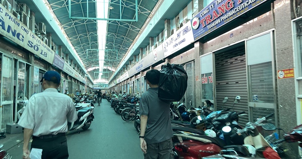 Khung cảnh lạ lùng tại chợ thuốc quận 10 - TP.HCM: Hàng loạt quầy cửa đóng then cài, 1 chủ hiệu thuốc phải thốt lên điều khó hiểu