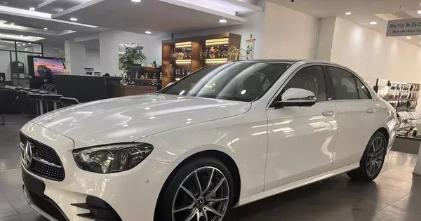 Nhiều mẫu xe sang giảm giá mạnh xả hàng tồn