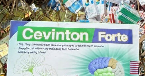 Tìm ra người đổ trộm thực phẩm chức năng ra bãi đất trống ở TP.HCM