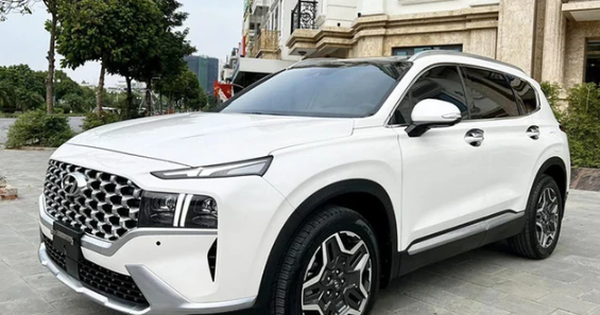 Thị trường xe cũ chạm đáy, riêng mẫu xe này vẫn được săn đón, đắt hơn xe mới hàng trăm triệu đồng