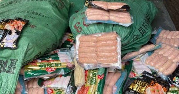 800 gói xúc xích lậu suýt bị tuồn ra thị trường