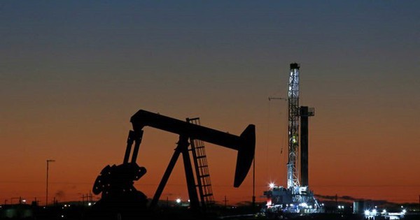 Giá dầu thế giới tăng dựng đứng hơn 10% sau khi Israel tuyên bố tấn công Iran