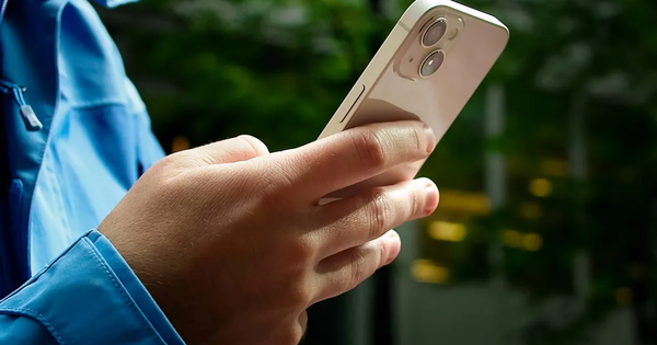 Bộ đôi iPhone 12, 13 giảm giá sâu còn 10-11 triệu