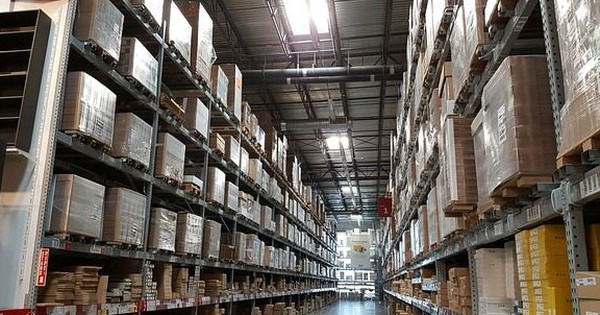 Theo dõi suốt 6 tháng, phanh phui đường dây bán hàng giả với kho rộng bằng 20 sân bóng, tịch thu 200.000 món đồ nhái