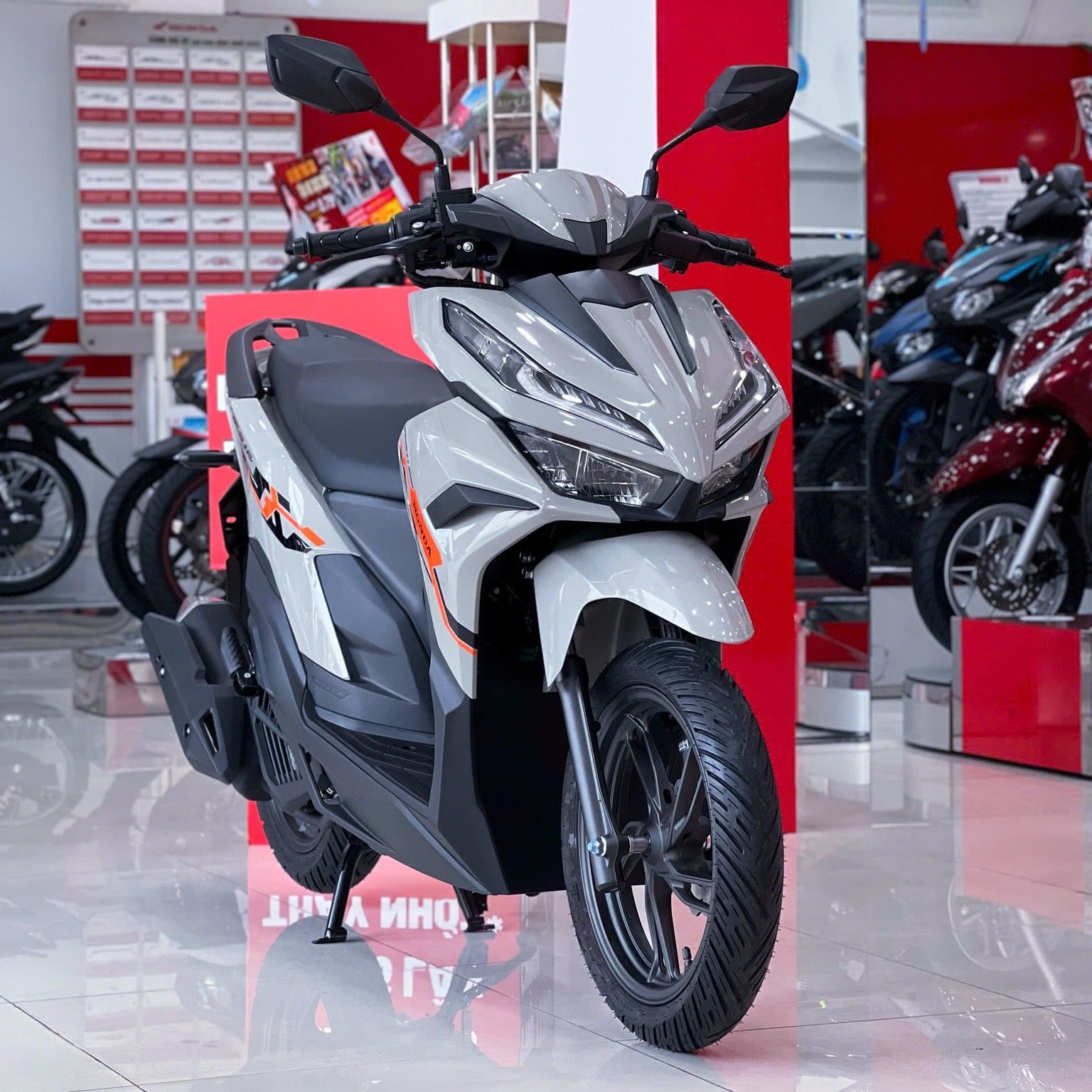 Giá xe máy ở mức thấp hiếm có: Honda Vision, SH, Winner X, Janus... dưới mức đề xuất tối đa 23 triệu đồng, tặng kèm đồng hồ xịn xò - Ảnh 2