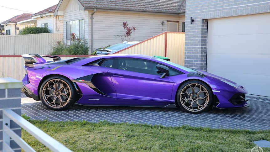 Đế chế hàng giả online trị giá hơn 160 tỷ đồng bị bóc trần, tịch thu loạt siêu xe, hàng trăm món đồ xa xỉ - Ảnh 1