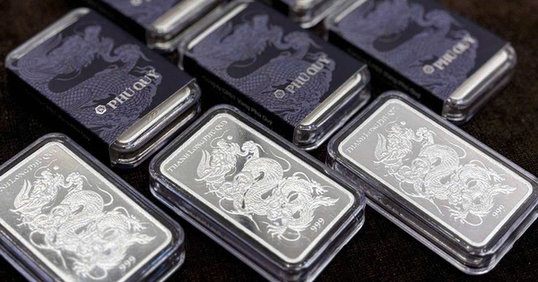 Giá bạc lại 'bốc đầu', vọt lên cao nhất sau 13 năm