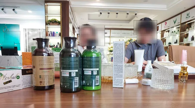 Vào 'lò' gia công mỹ phẩm - Ảnh 1