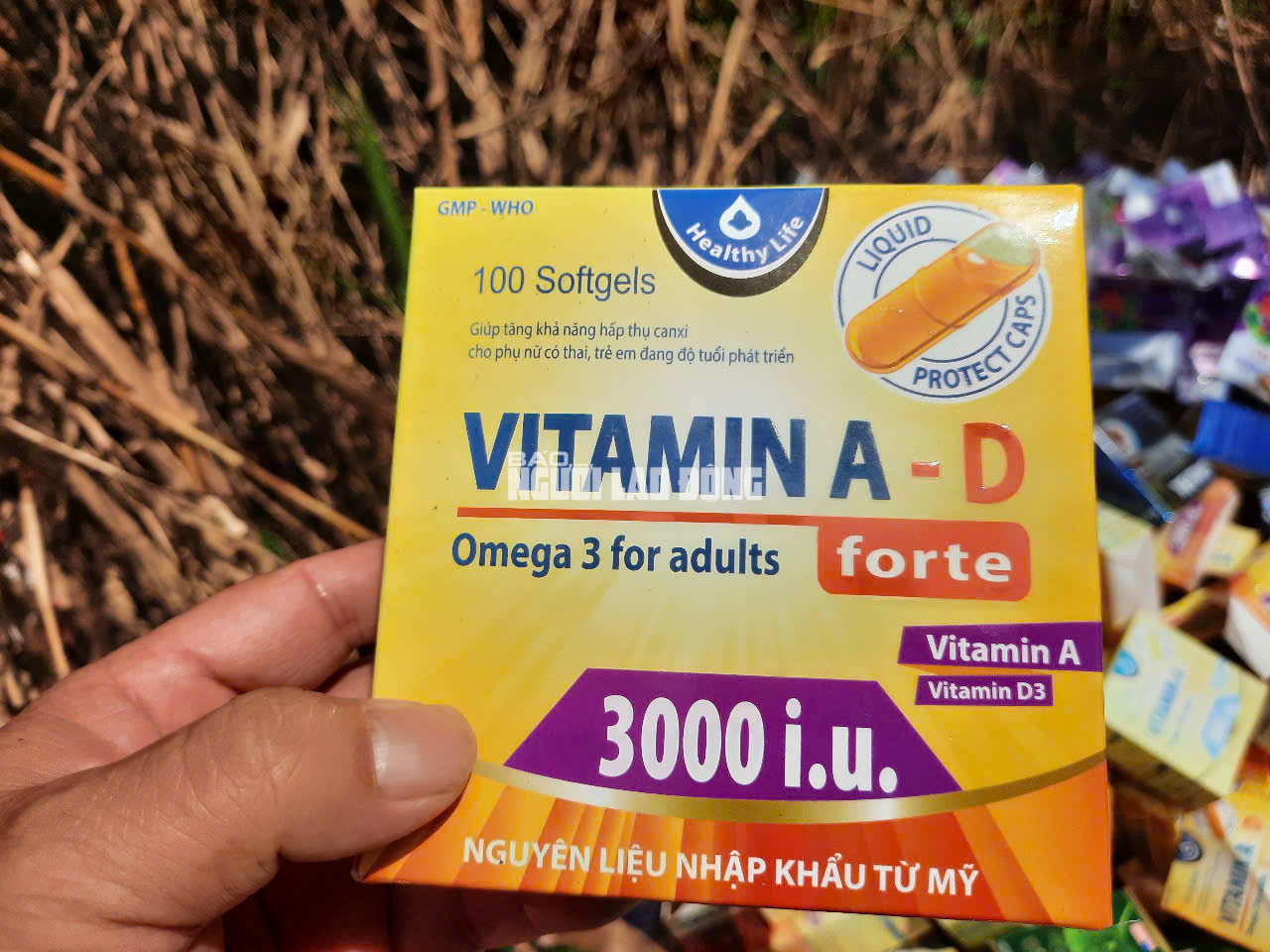 Phát hiện số lượng lớn thuốc, thực phẩm chức năng bỏ ở Bình Chánh - Ảnh 17