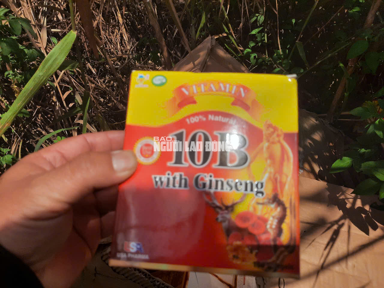 Phát hiện số lượng lớn thuốc, thực phẩm chức năng bỏ ở Bình Chánh - Ảnh 23