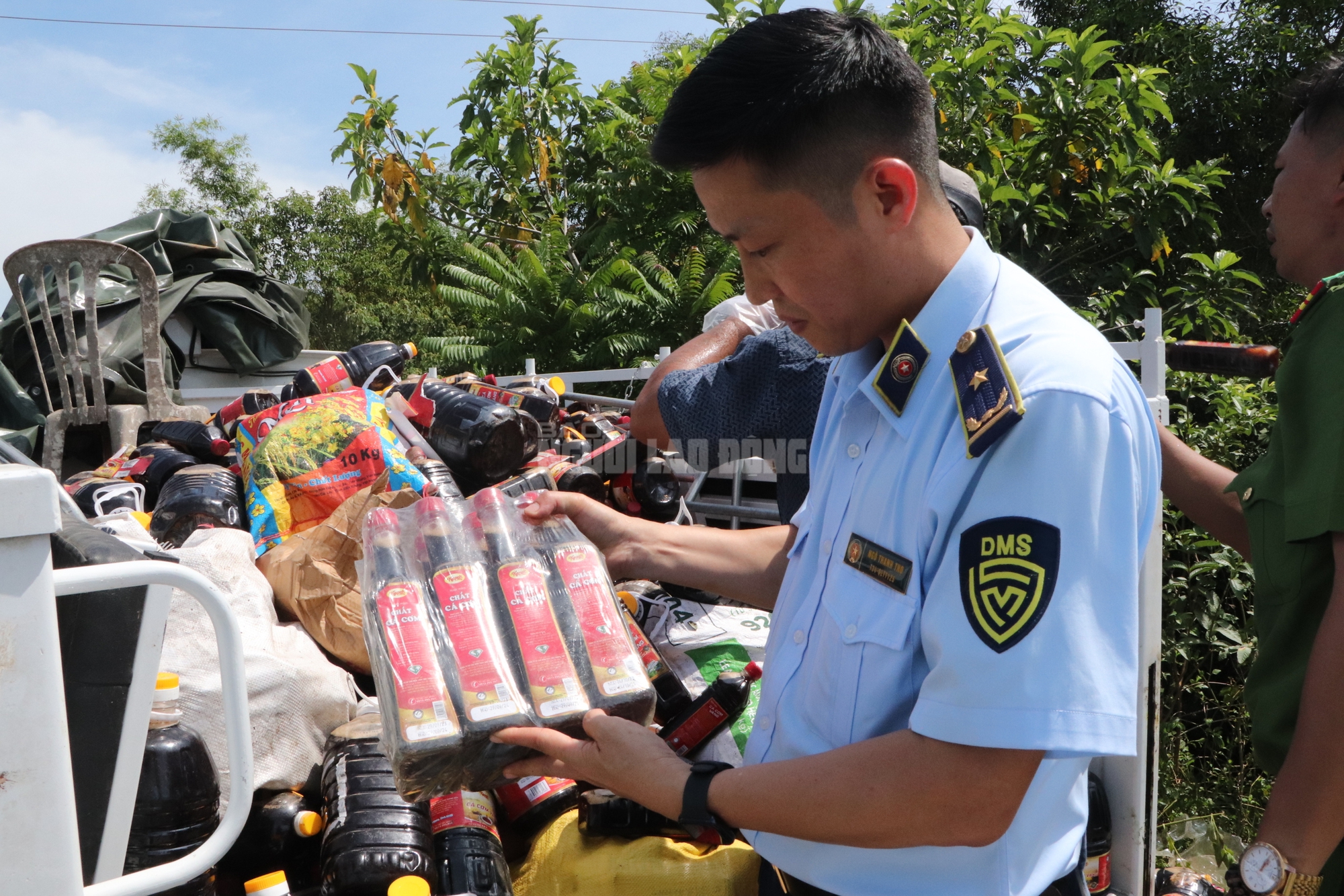 Nguồn gốc hàng ngàn chai nước mắm bị vứt bỏ ở Quảng Nam - Ảnh 5