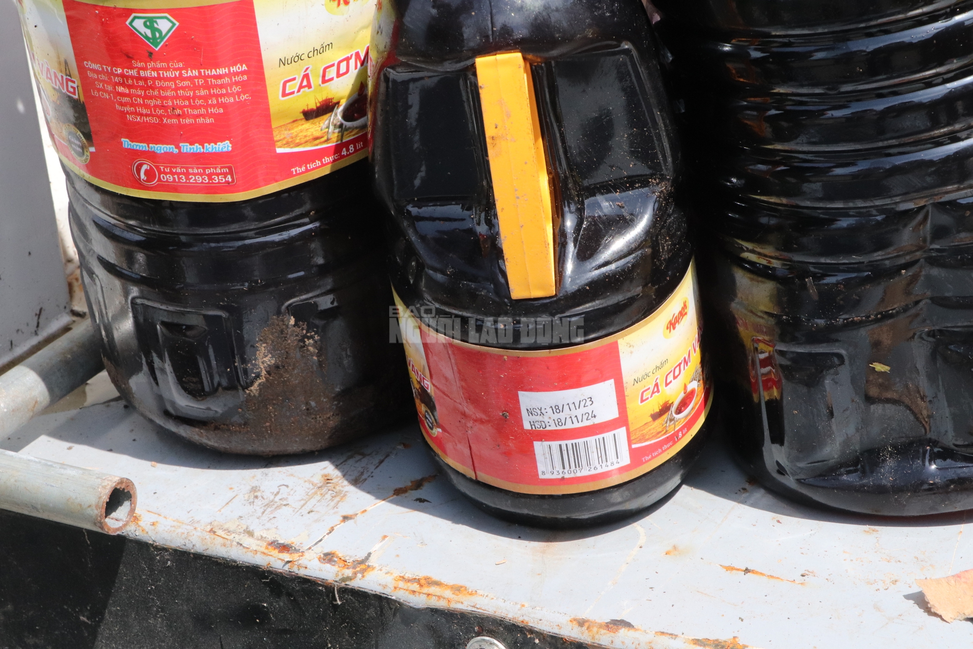 Nguồn gốc hàng ngàn chai nước mắm bị vứt bỏ ở Quảng Nam - Ảnh 8