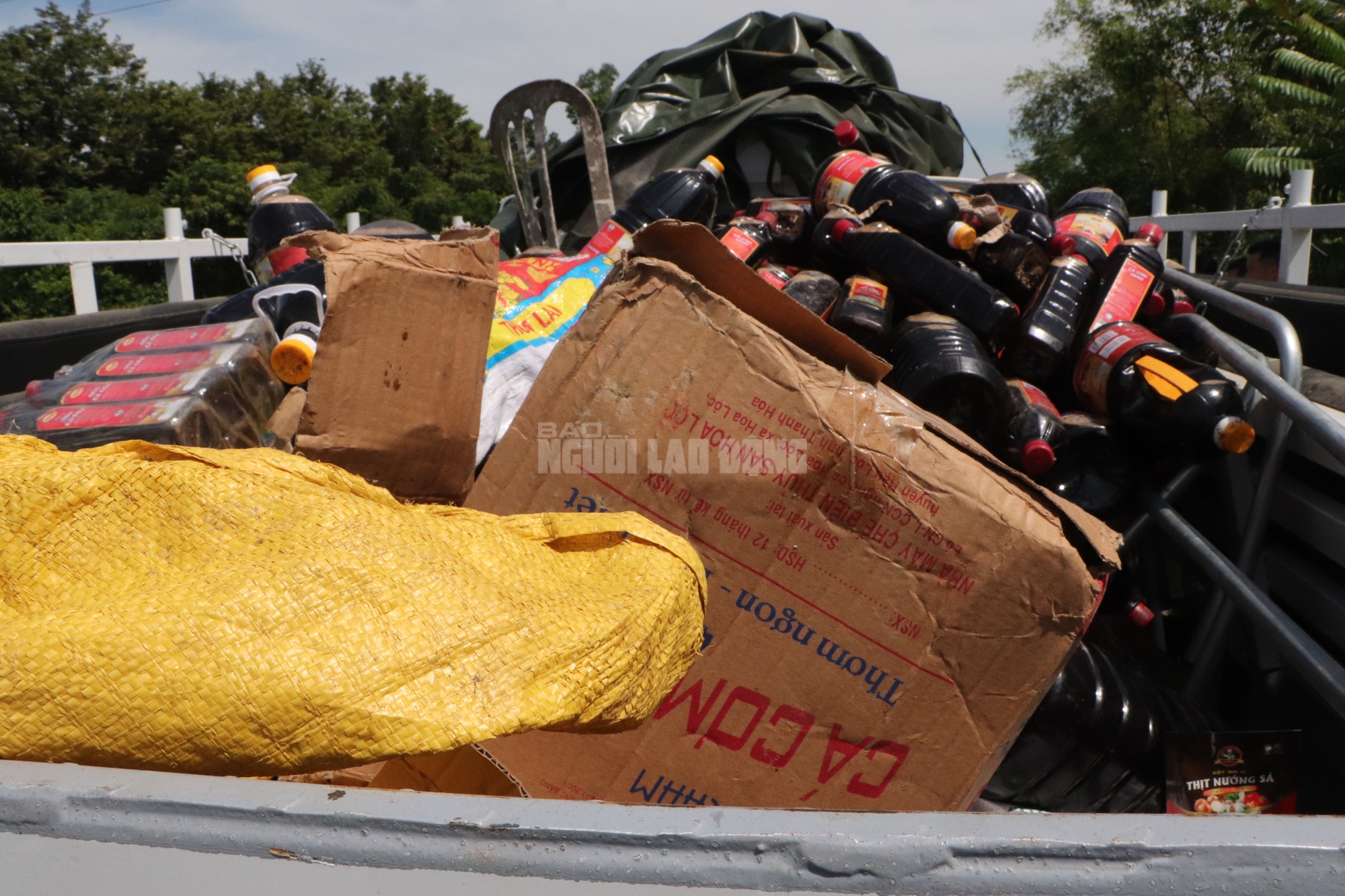 Nguồn gốc hàng ngàn chai nước mắm bị vứt bỏ ở Quảng Nam - Ảnh 13