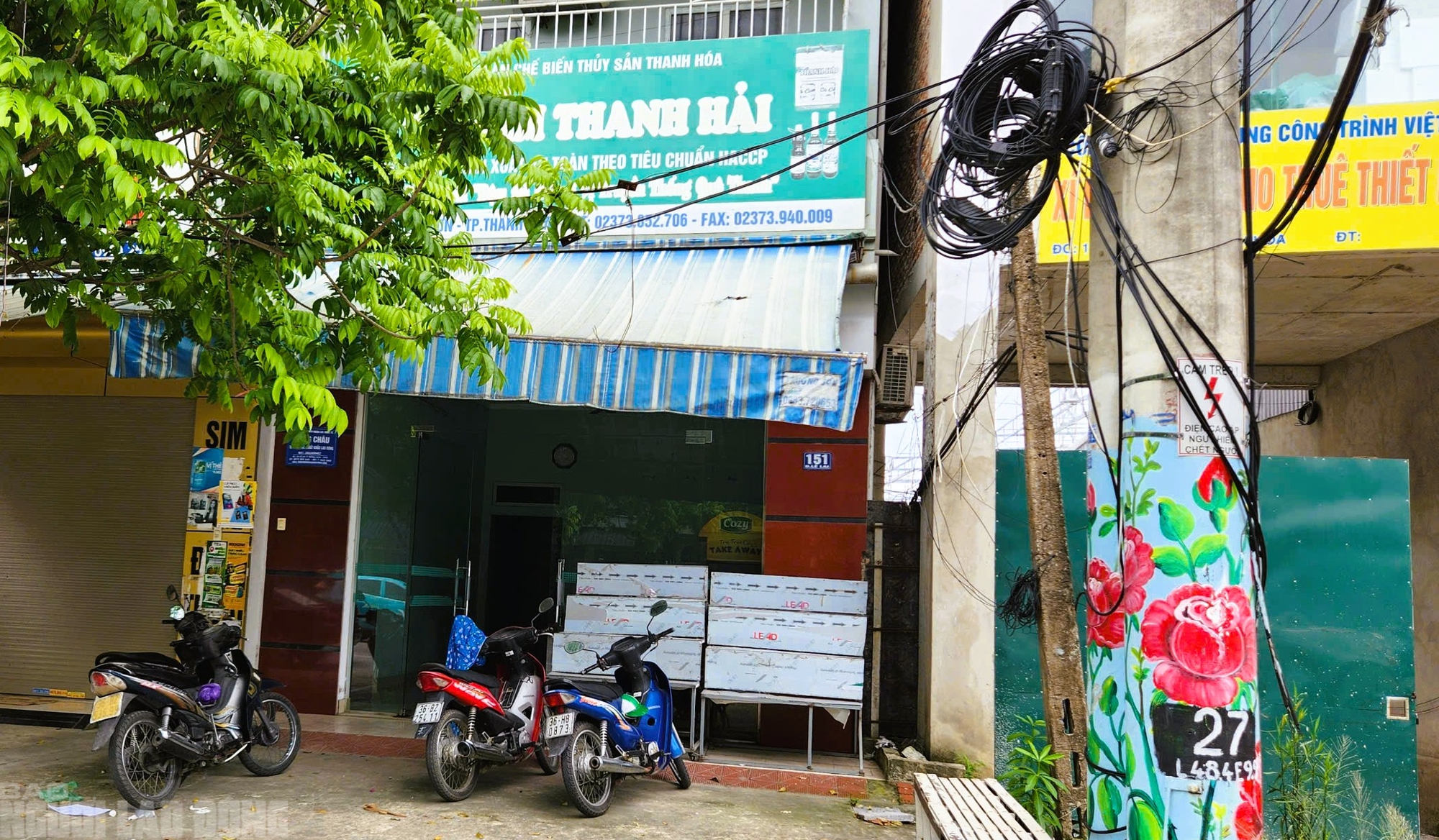 Bất ngờ với trụ sở công ty có hàng ngàn chai nước mắm bị vứt bỏ ở Quảng Nam - Ảnh 3