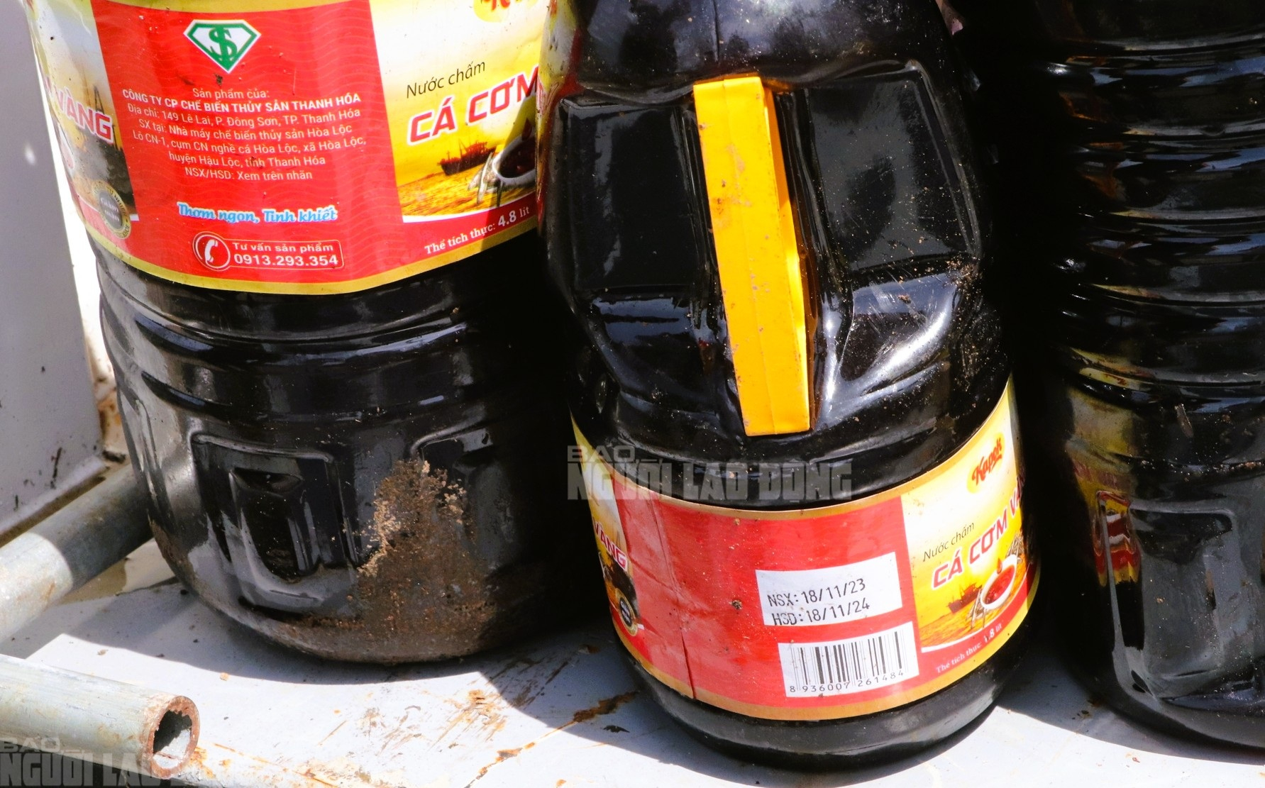 Bất ngờ với trụ sở công ty có hàng ngàn chai nước mắm bị vứt bỏ ở Quảng Nam - Ảnh 1