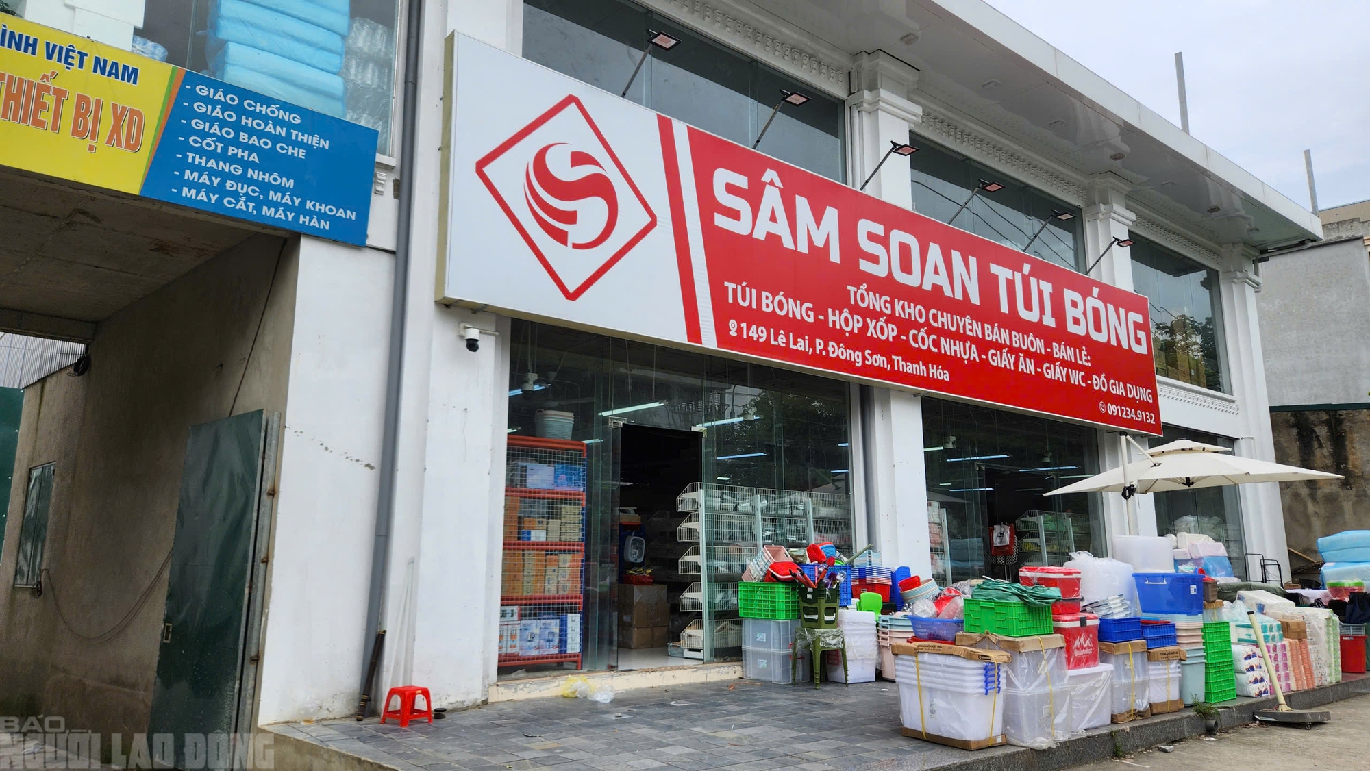 Bất ngờ với trụ sở công ty có hàng ngàn chai nước mắm bị vứt bỏ ở Quảng Nam - Ảnh 2