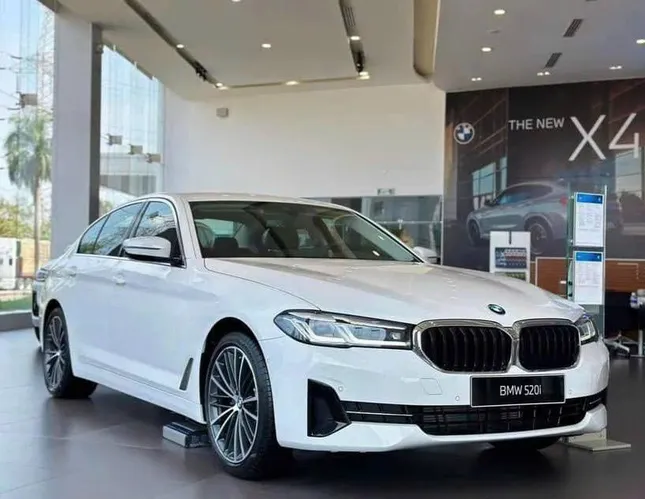 Nhiều mẫu xe sang giảm giá mạnh xả hàng tồn - Ảnh 3