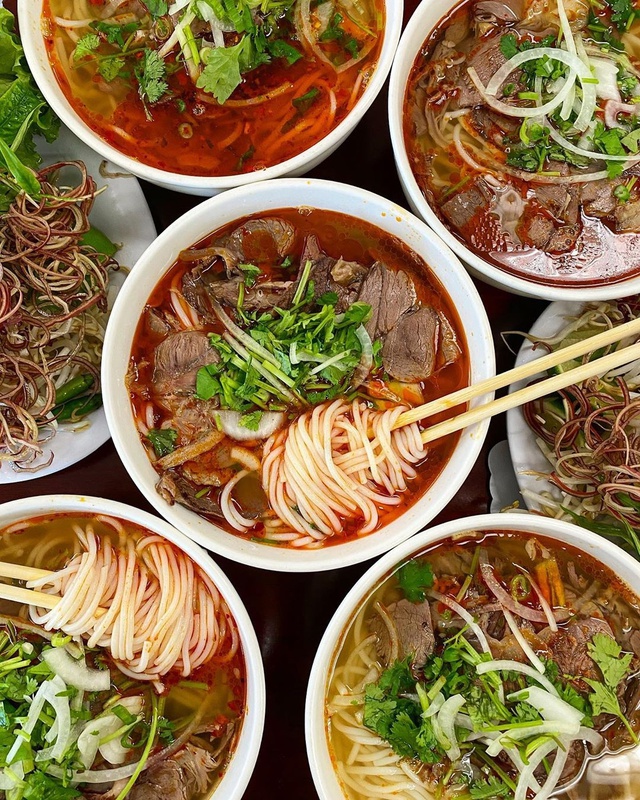 Khách Tây xếp hạng loạt món ăn Việt, số 1 không phải phở, nhận xét: "Với tôi đây mới là món ngon nhất!" - Ảnh 3