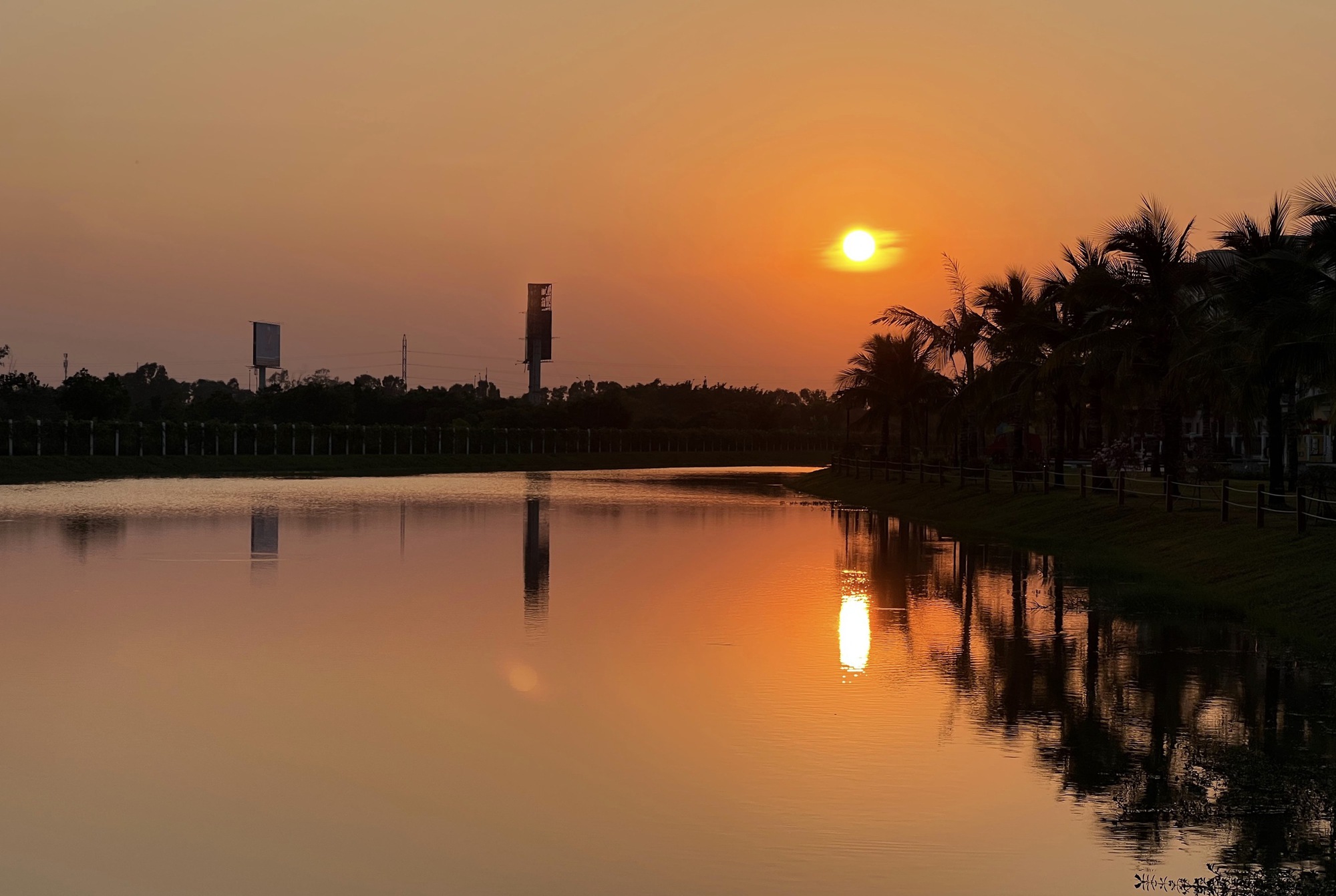 iPhone 13 Pro sau 2 năm: Mặt lưng vỡ nát, pin còn 82%, không muốn lên đời nhưng có thể phải nghĩ lại vì iOS 26 - Ảnh 13