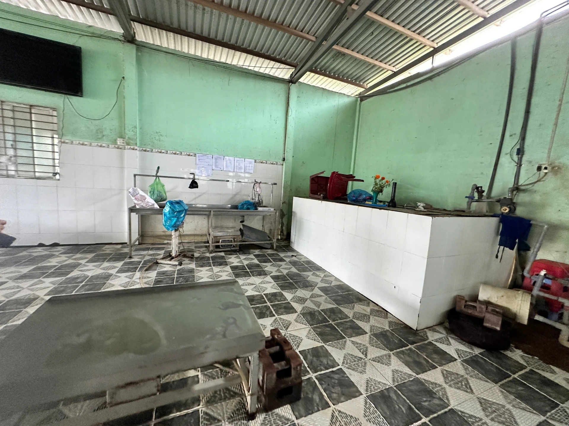 Đại diện C.P Việt Nam thừa nhận hình ảnh "tố" heo bệnh là thật, chủ cơ sở giết mổ gia công chia sẻ thông tin nóng - Ảnh 2